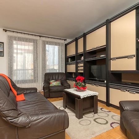 Sisplac Apartment Pula Luaran gambar