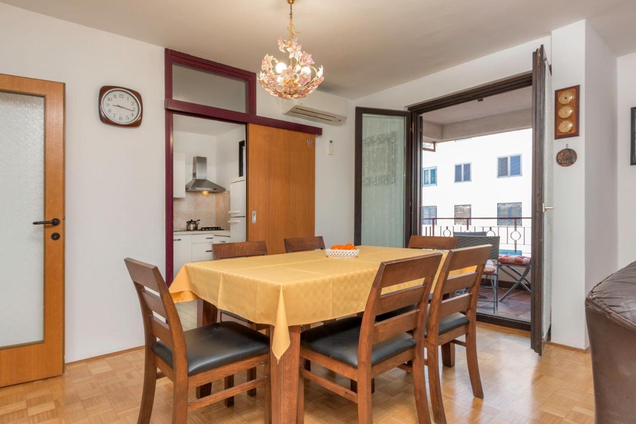 Sisplac Apartment Pula Luaran gambar