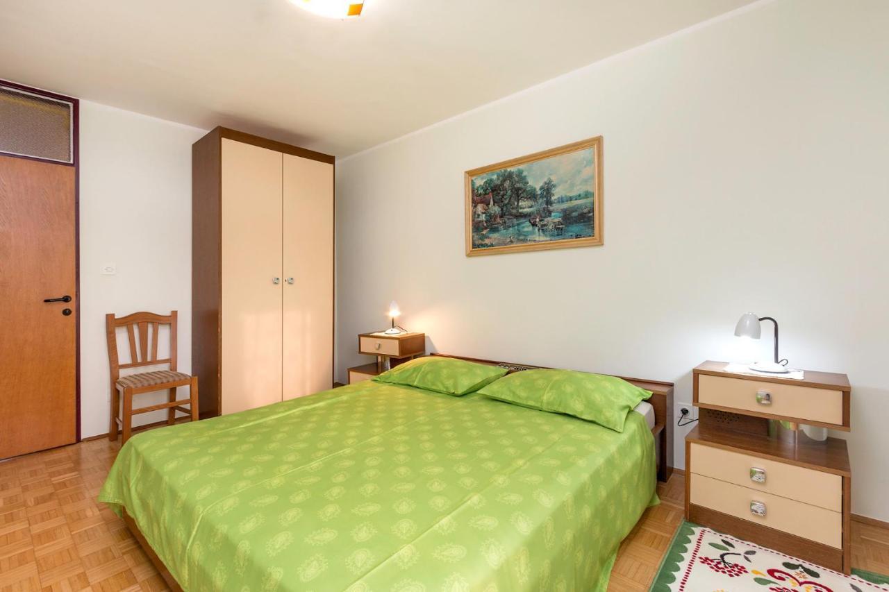 Sisplac Apartment Pula Luaran gambar