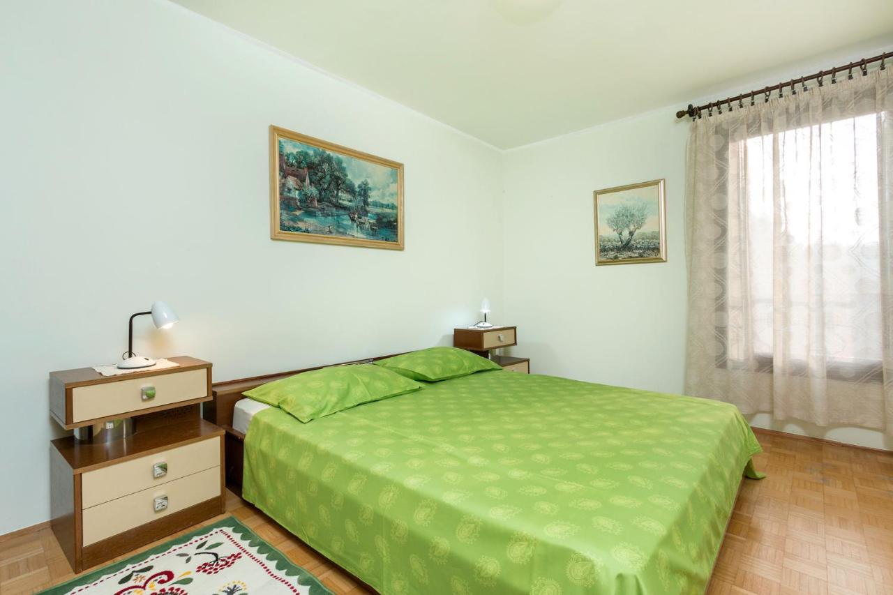 Sisplac Apartment Pula Luaran gambar