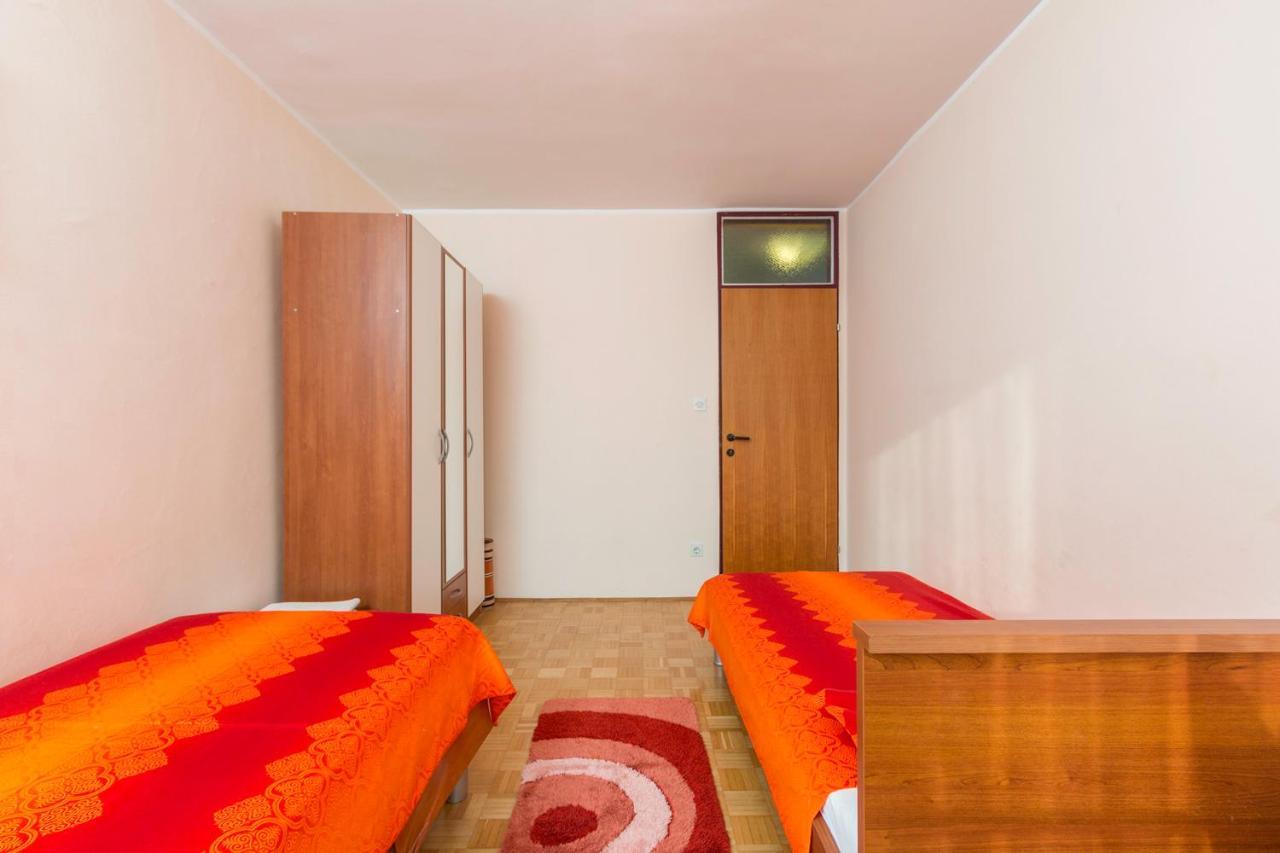 Sisplac Apartment Pula Luaran gambar
